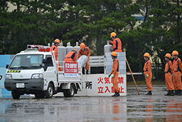 避難所供給に向けた容器搬出